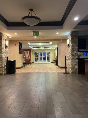 Holiday Inn Express & Suites Chicago-Algonquin, an IHG Hotel