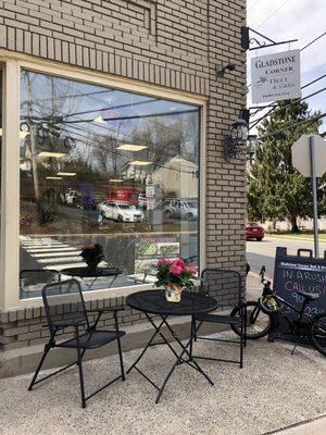 Gladstone Corner Deli & Grill front window