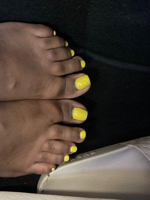 Yellow gel polish - pedicure