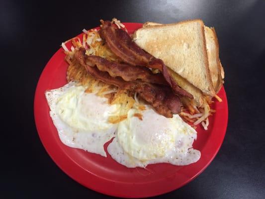 Big breakfast. Bacon, toast, crispy hashbrowns. YUM!