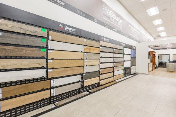 Our showcase wall with the latest trends and styles from wood look tile to large format and more!