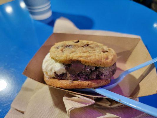 Chocolate and vanilla icecream between 2 Chocolate chip cookies