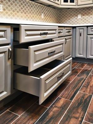 Anaheim Kitchen Cabinet - Grey color kitchen cabinet doors. #transitionalkitchencabinet #kitchencabinet #greykitchen #cabinetstore #kitchen