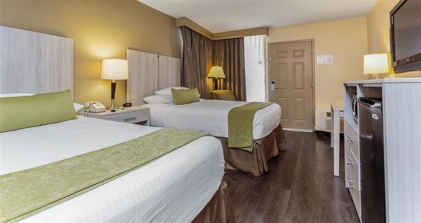 Newly redesigned double bed room, spacious and comfortable. Fridge, microwave and coffeemaker in room