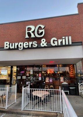 RG Burgers & Grill Streetfront