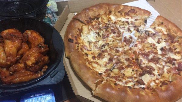 I ordered a stuffed crust pizza with chicken, bacon and onions as well as some wings. Easy on the sauce and it made all the difference.