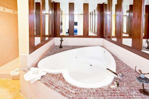 Jacuzzi Suite