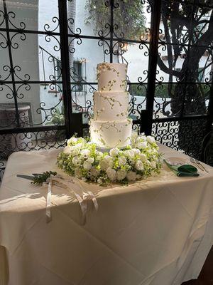 Wedding cake - Vanilla with Almond Buttercream