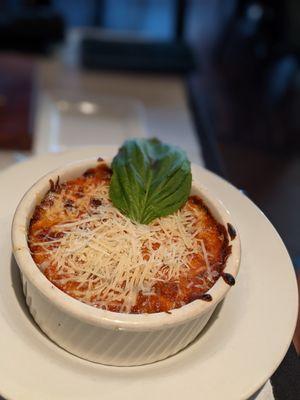 Lasagna Intorno $16