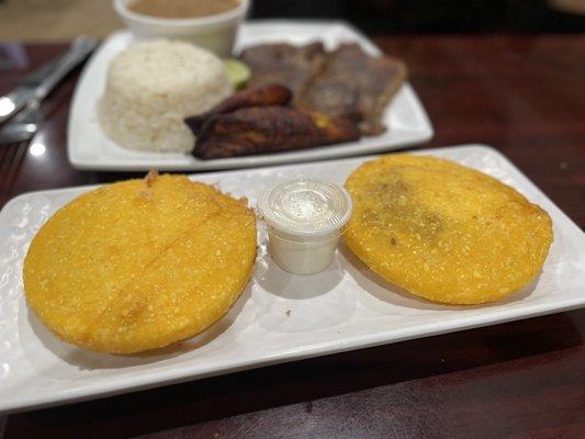 Arepa de huevo con Carne