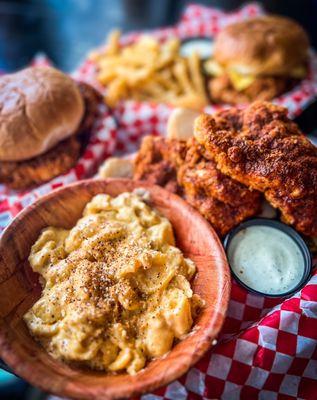 Mac & cheese + tenders