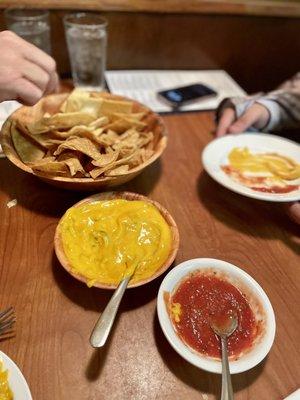 Chile Con Queso & Chips