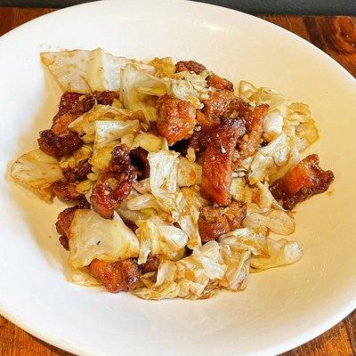 Stir-fried cabbage with garlic crispy pork.