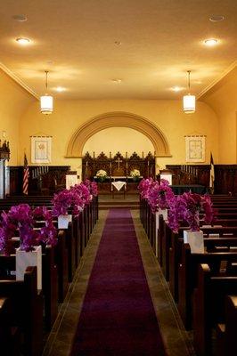 The flowers were wonderfully arranged in the church pews