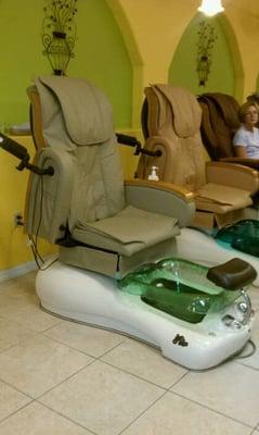 nice pedicure chairs