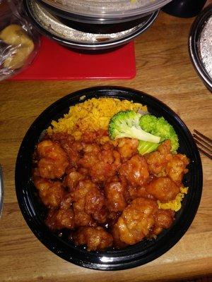 General tso chicken lunch combo