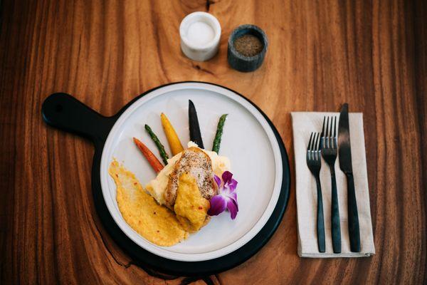 Dinner Plate 
Chicken Breast | Mashed Potatoes | Asparagus | Baby Carrots | Pianaple Chutney