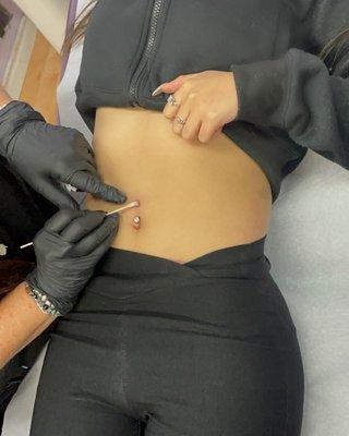 navel piercing