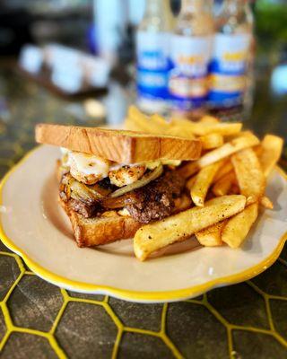 Couyon Melt
Half pound burger topped with sautéed shrimp, grilled onions and mushrooms, provolone chz, horseradish and spillway sauce