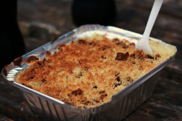 creamy mac & cheese with bacon & bread crumbs