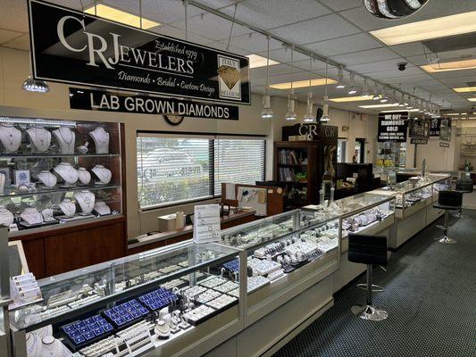 Huge selection of fine jewelry and diamonds!