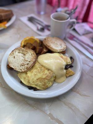 Mushroom omelette with hollandaise sauce