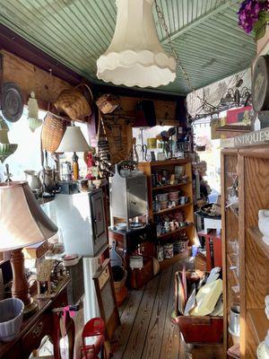 OMG - i only review eats but I HAD TO post these pics/vids - SO SO GOOD - vintage, antiques, unique finds! Also Luckett's Store 1 mi away!