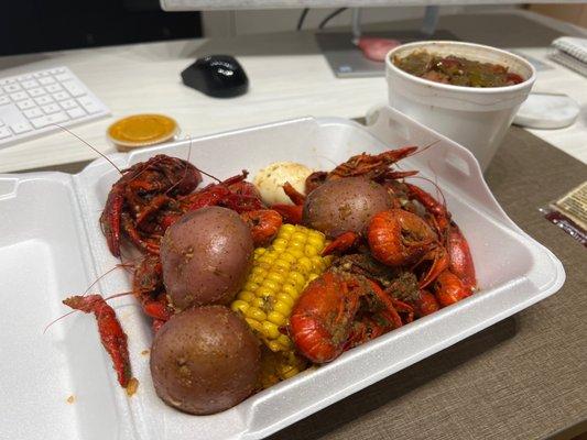 1 pound 1 Lb. Crawfish plus Gumbo (L) 4 Proteins