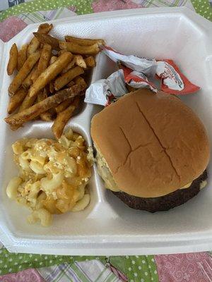 Cheeseburger, fries, Mac&cheese