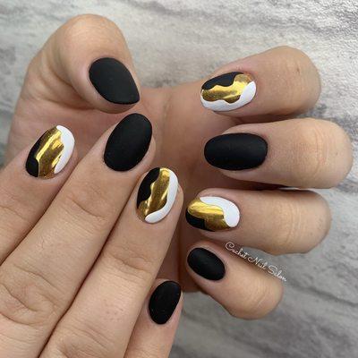 Trendy nails