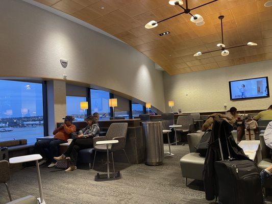 Delta Sky Club - Concourse E