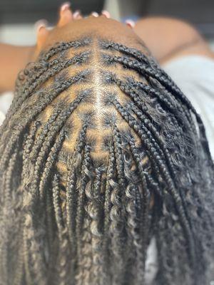 Small knotless Braids with curls