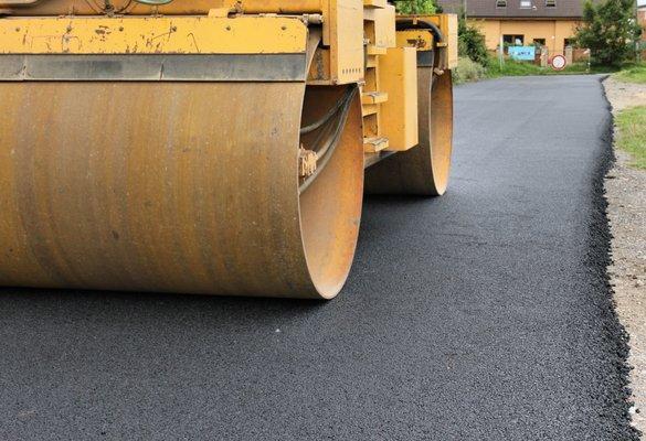 No project is too big or too small for us and we are able to pave and maintain all shapes and sizes of residential driveways.