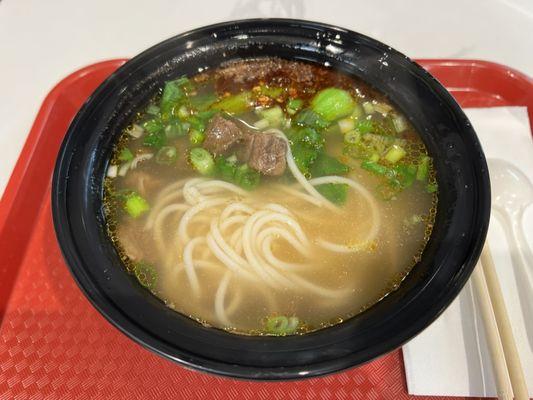 Beef soup with rice noodles (牛肉粉麵)