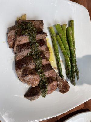 Flat Iron Steak with asparagus - deliciously flavored.