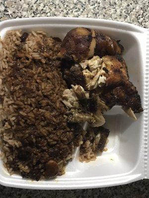 Small portion of jerk chicken for a large size order this portion is not all served with their mini (special) size.