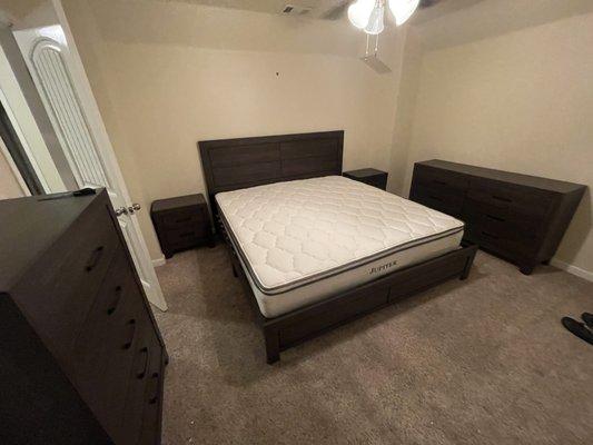 Complete bedroom set without mirror