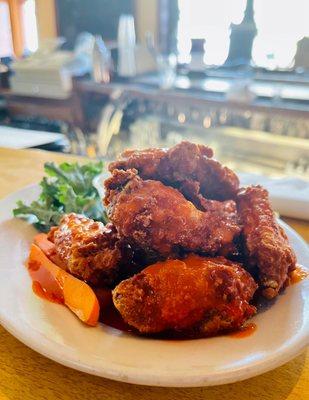 Hot wings ($10) served dry and crispy with sauce drizzle. Mmmm