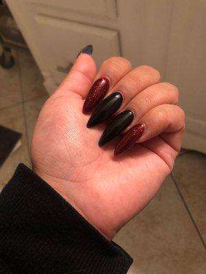 Full set, black and red color with almond shape