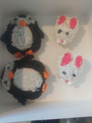 Penguin &Bunny mini cakes (I offer a special design on holidays)