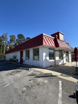 Outside restaurant and parking