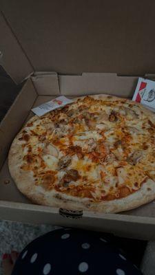 Buffalo chicken pizza with thin crust!! Delicious. And I got it delivered, and it arrived really fast.