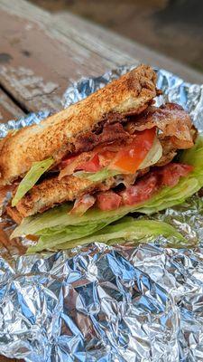 Bacon, Lettuce, and Tomato Sandwich | Instagram: @telephonesmoothie