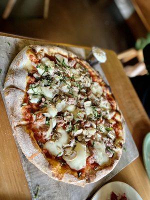 Funghi e Salsiccia pizza