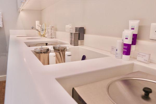 Our waxing station is thoroughly cleaned, sanitized, & ready for your upcoming MiniMoment!