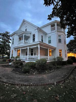 This is the front of the house. So cute!