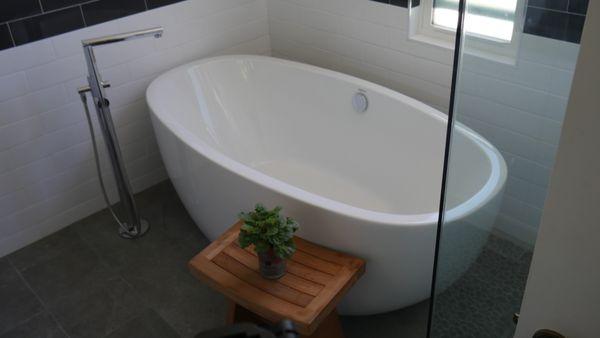 Oval bath