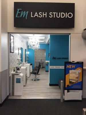 Get your eyebrows, facial, waxing, tint, and eyelashes done here.