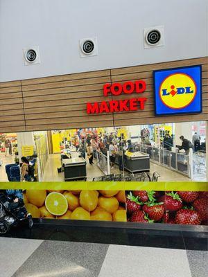 Exterior of the store @ Lidl