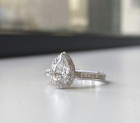 Pear shaped Tacori stunner